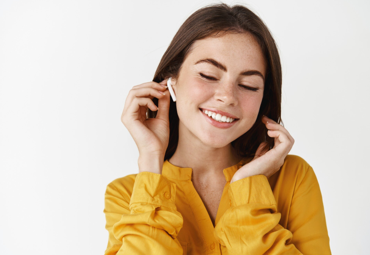 Como usar fones de ouvido sem prejudicar a audição? Cuidados importantes no uso e no dia a dia!