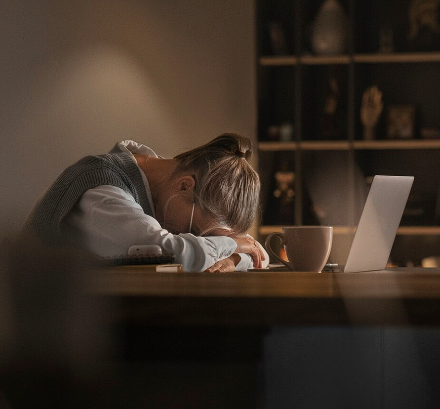 Síndrome do home office: sintomas, causas e como prevenir o esgotamento no trabalho remoto