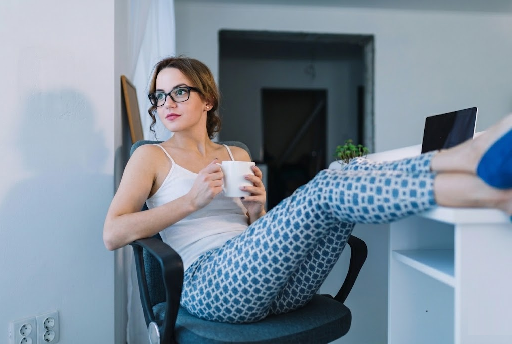 Pode trabalhar de pijama? Conforto ou desleixo no home office?