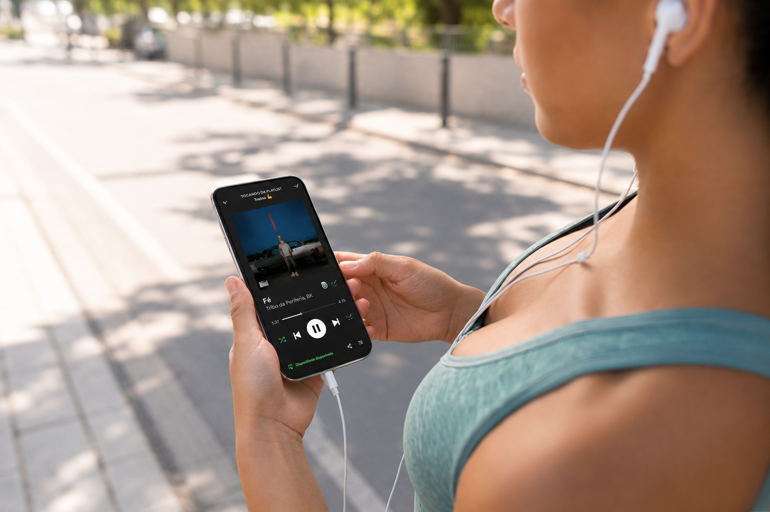 Fones com fio estão na moda: por que eles voltaram a conquistar os usuários?
